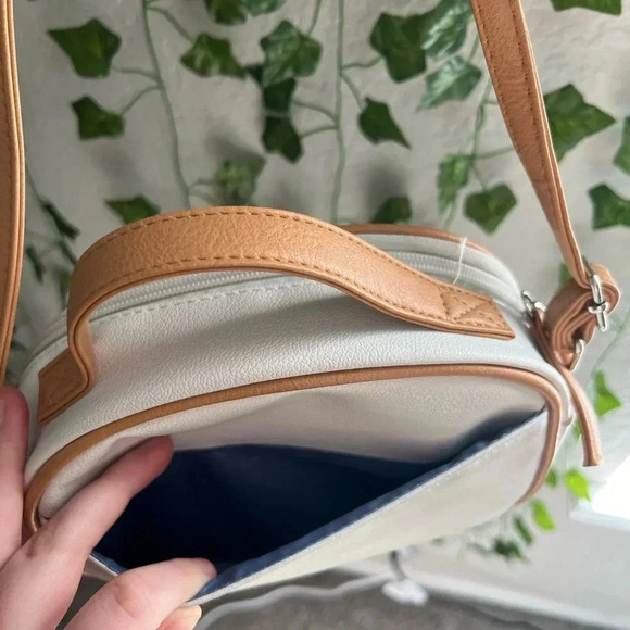 EUC Nautica White and Tan Crossbody Bag - Picture 5 of 5